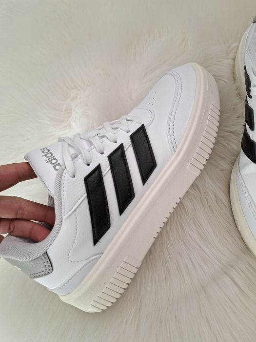 Adidași adidas nr 39 potriviți pentru 38.5 ..25 cm interior