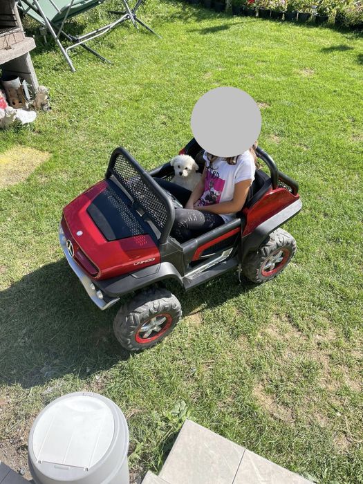 Masinuta electrica model foarte mare pentru copii
