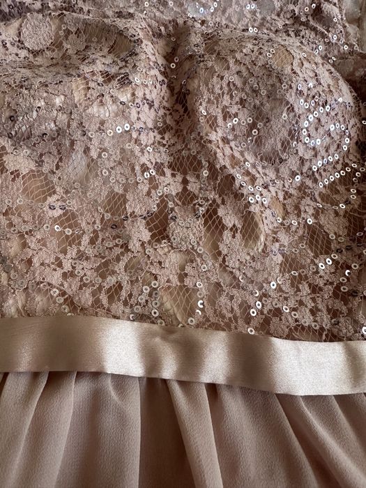 Официална рокличка.