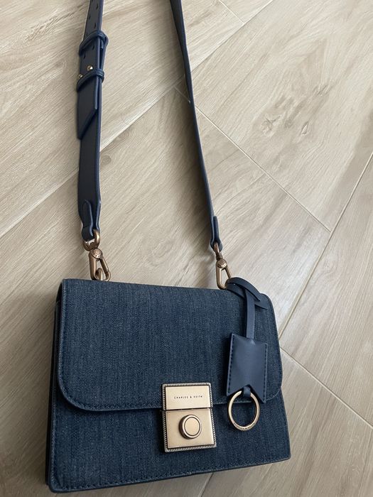 Дамска чанта Charles and Keith