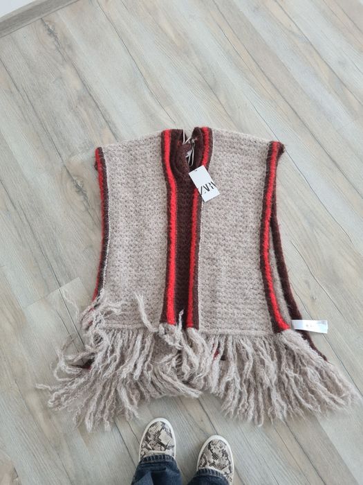 Poncho Zara, lana
