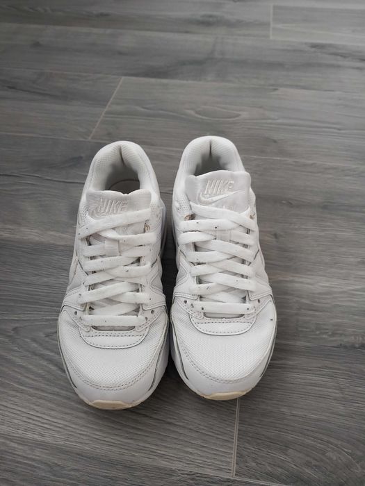 Vand adidadi Nike Air Max