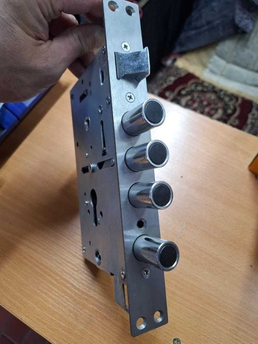 Вскрытие замков установка замена замков замена личинок не дорого.