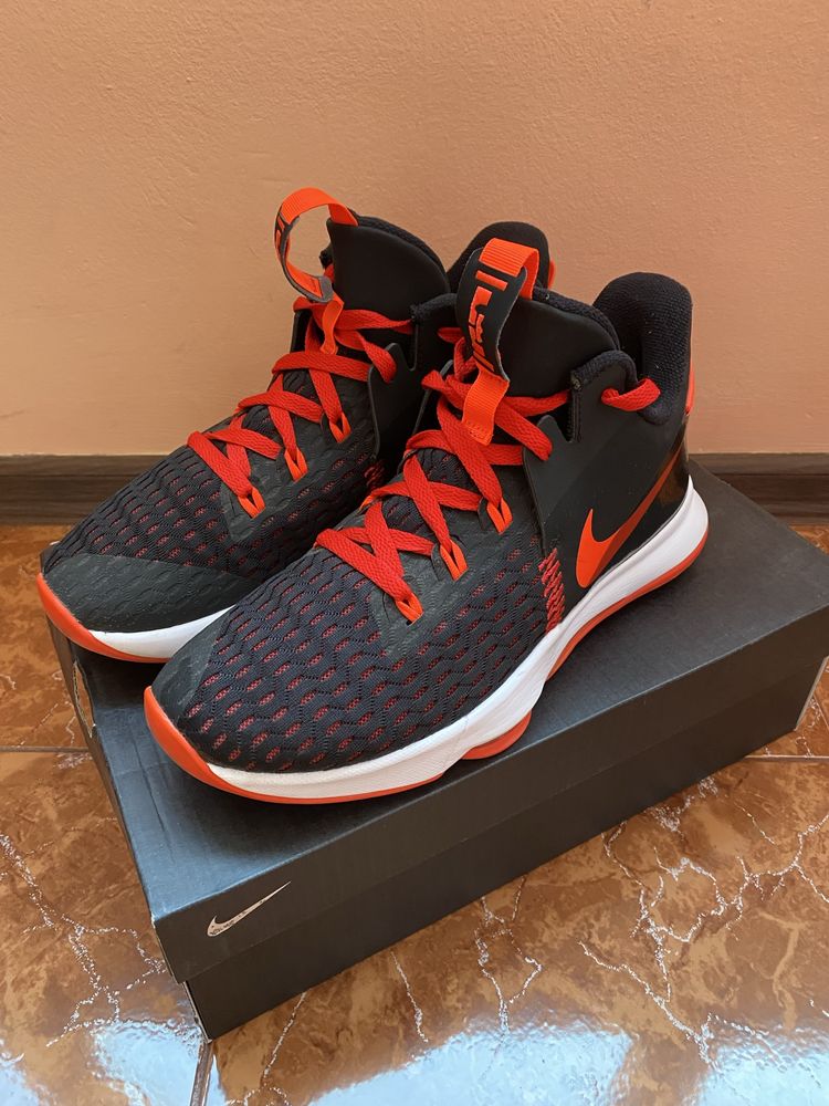 Маратонки Nike Lebron Witness 5
