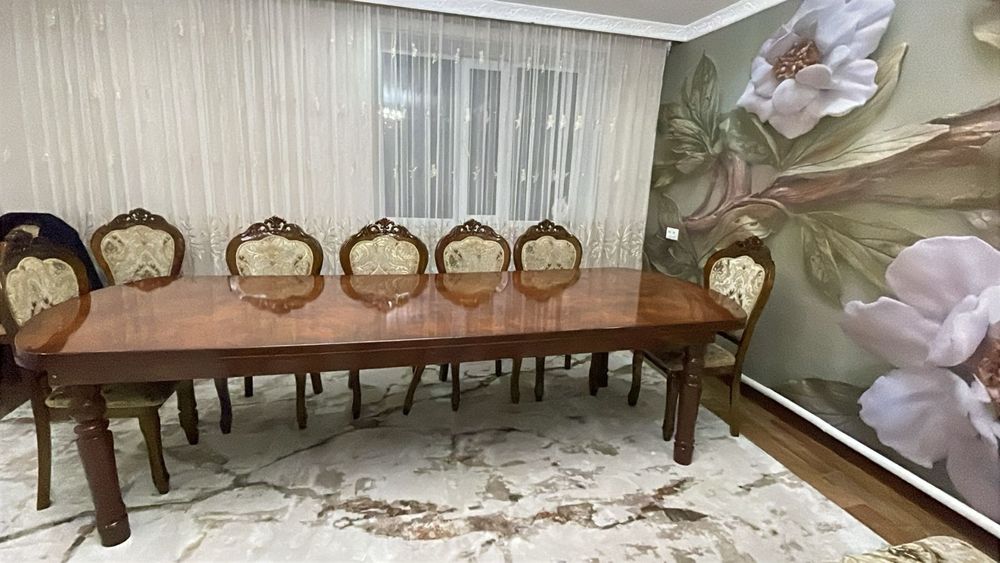 Стол со стульями