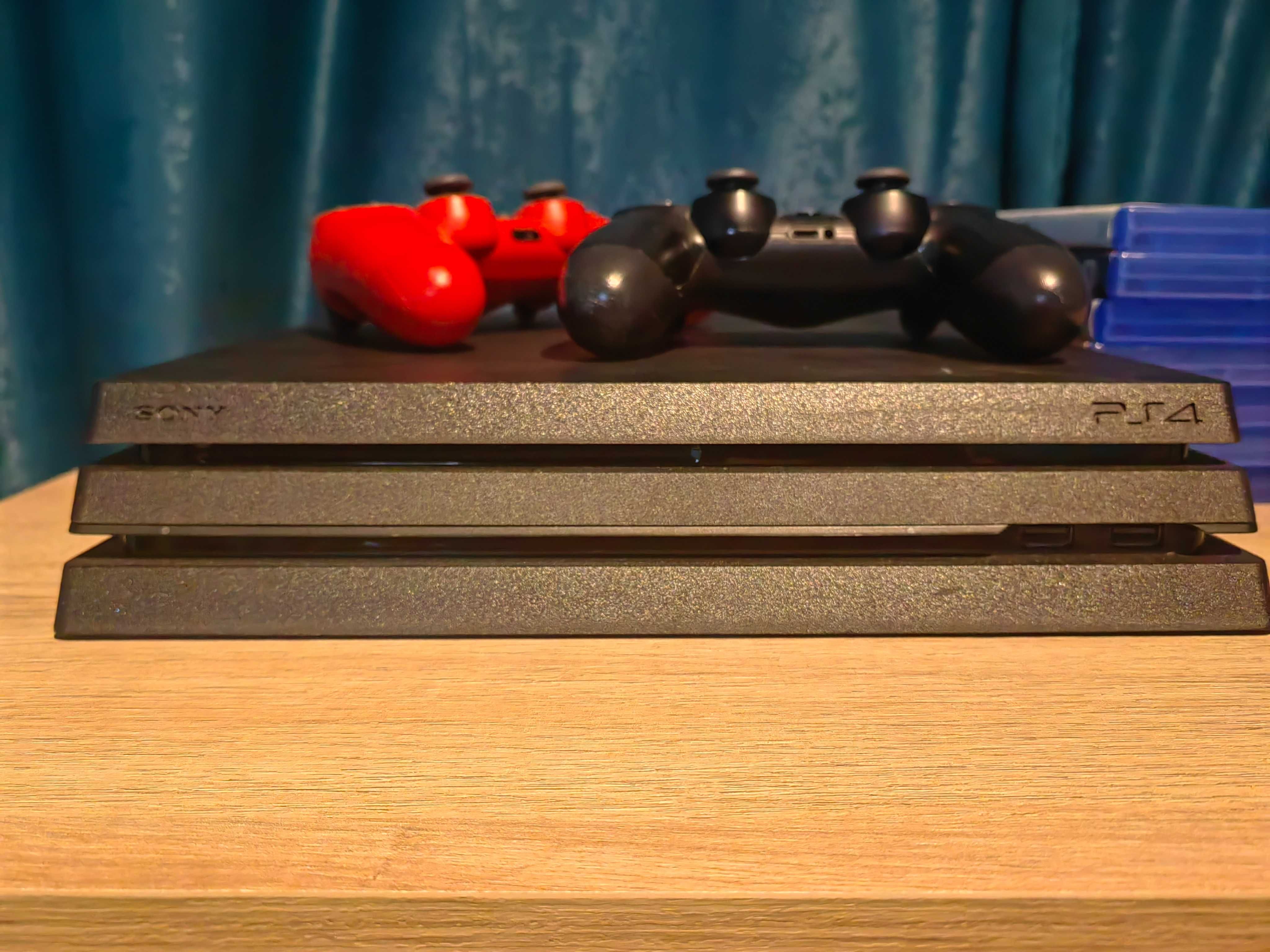 Playstation 4 PRO 1TB + 2 джойстика и 7 игри