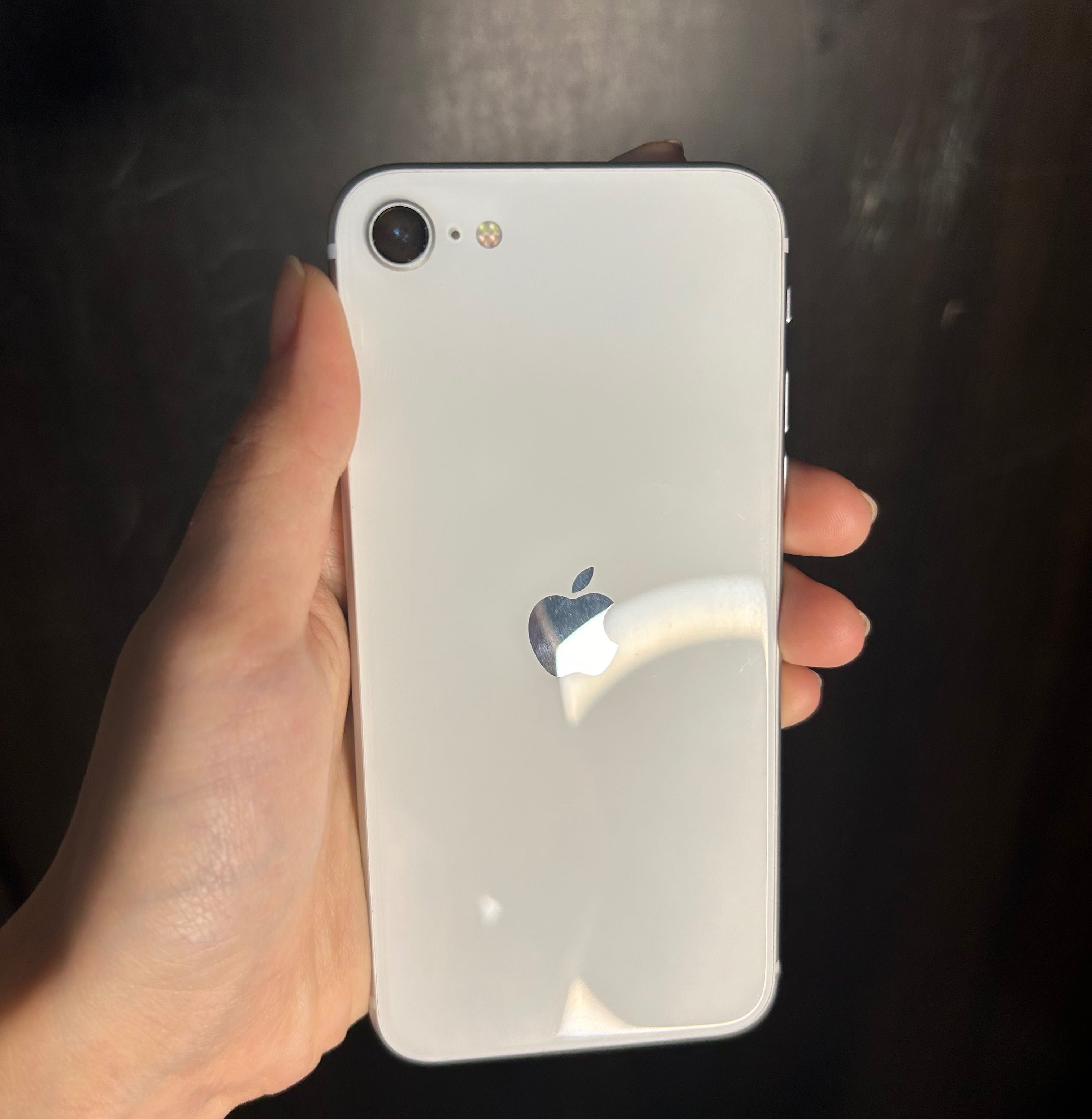 Iphone SE 2020 продаётся