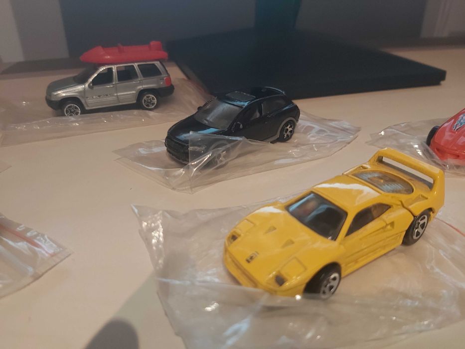 7 masinute colectibile scara 1/64 (se vand doar impreuna)