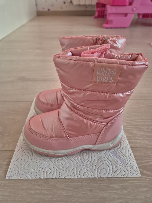 Много запазени апрески за момиче 28 и 26 номер