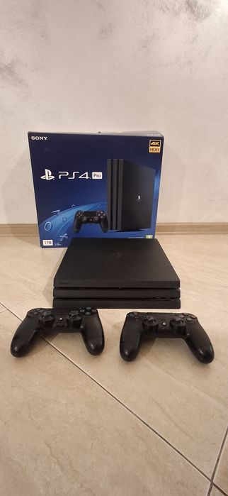 Ps4 pro 1 терабаит с игри и два джойстика