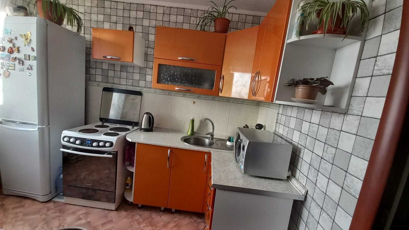 Продам 3-х УП на 8 мкр, 5/9 этаж , лифт работает