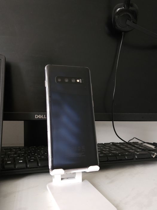 Телефон Samsung Galaxy S10 Plus