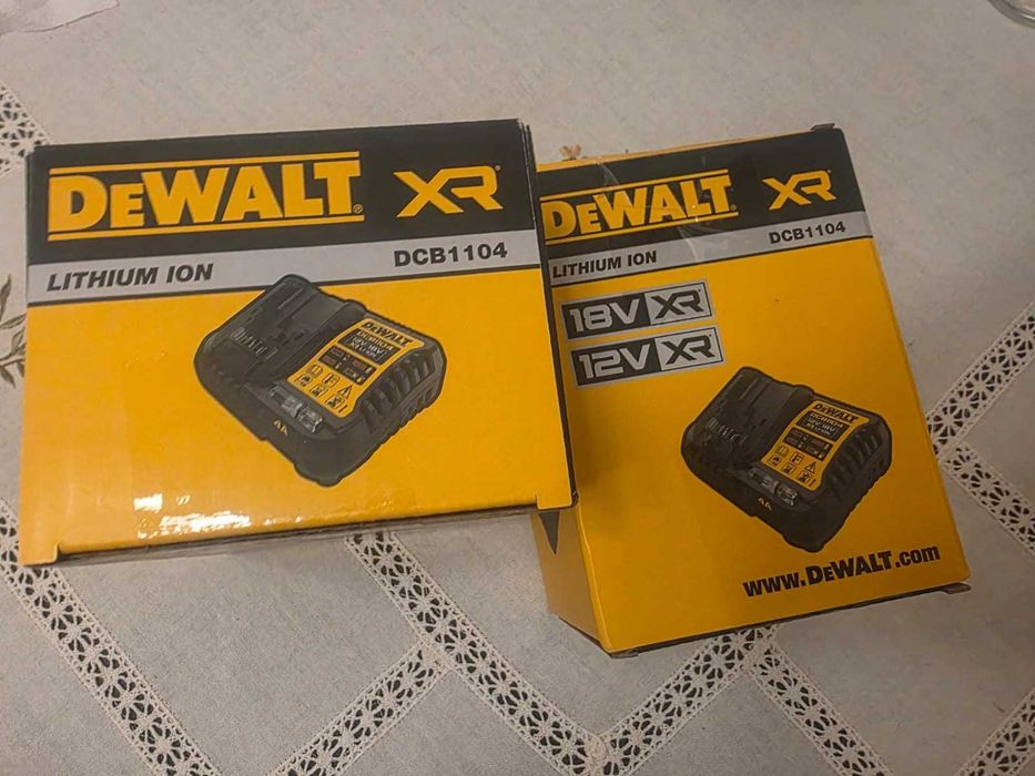 Incarcatoare si baterii Dewalt