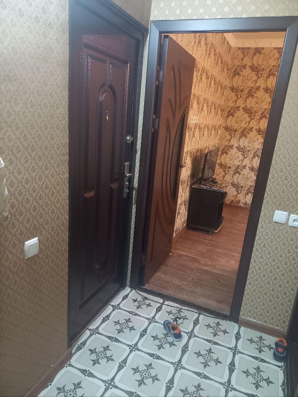 Продается квартира 1 в 2 комнатную на Чиланзаре 17 кв.      1/4/4