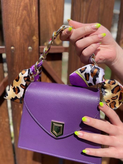 Кожена чанта през рамо Licia в лилаво