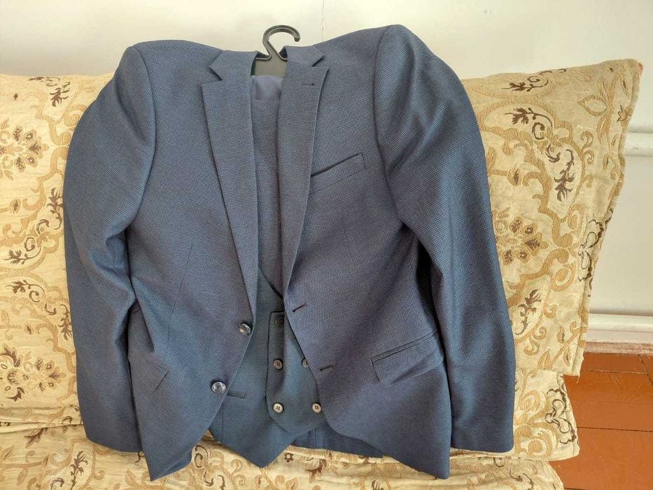 Продам костюм мужской