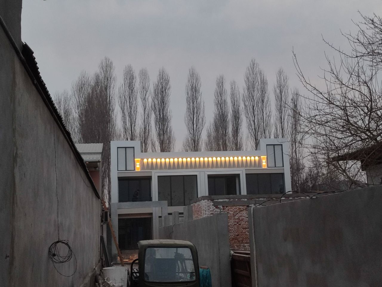 Тажрибали алюкобонд усталари хизматингизда.
Монтаж алюкобонда, мастера