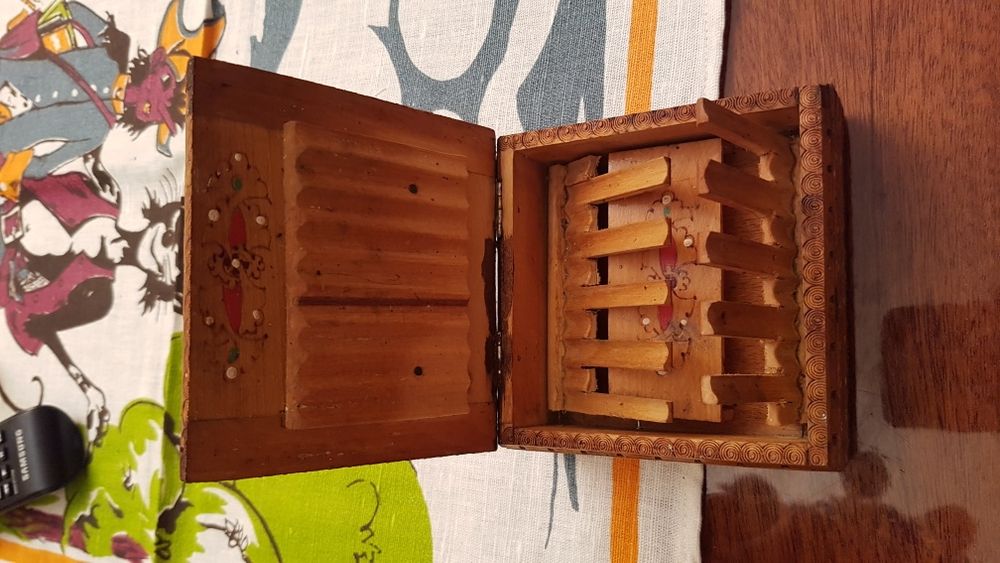 Ретро дървена кутика табакера за цигари