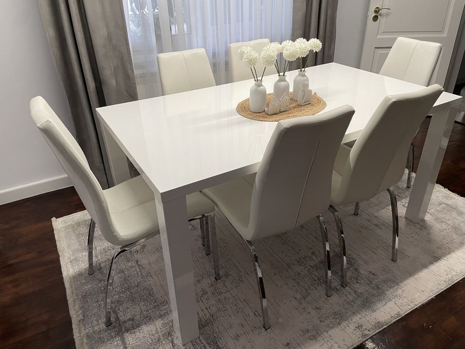 Masa de 6 persoane cu scaune