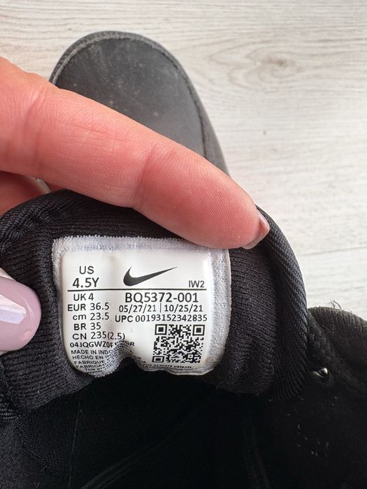 Обувки за момче Nike. Обувани 1 - 2 пъти. Много запазени………………………………..
