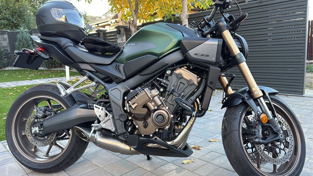 Honda CB650R 2024 E-Clutch Akrapovic