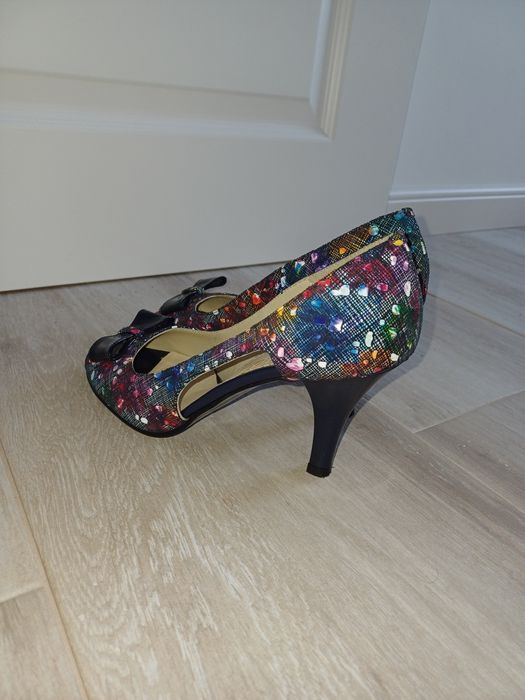 Vand pantofi piele naturala masura 39