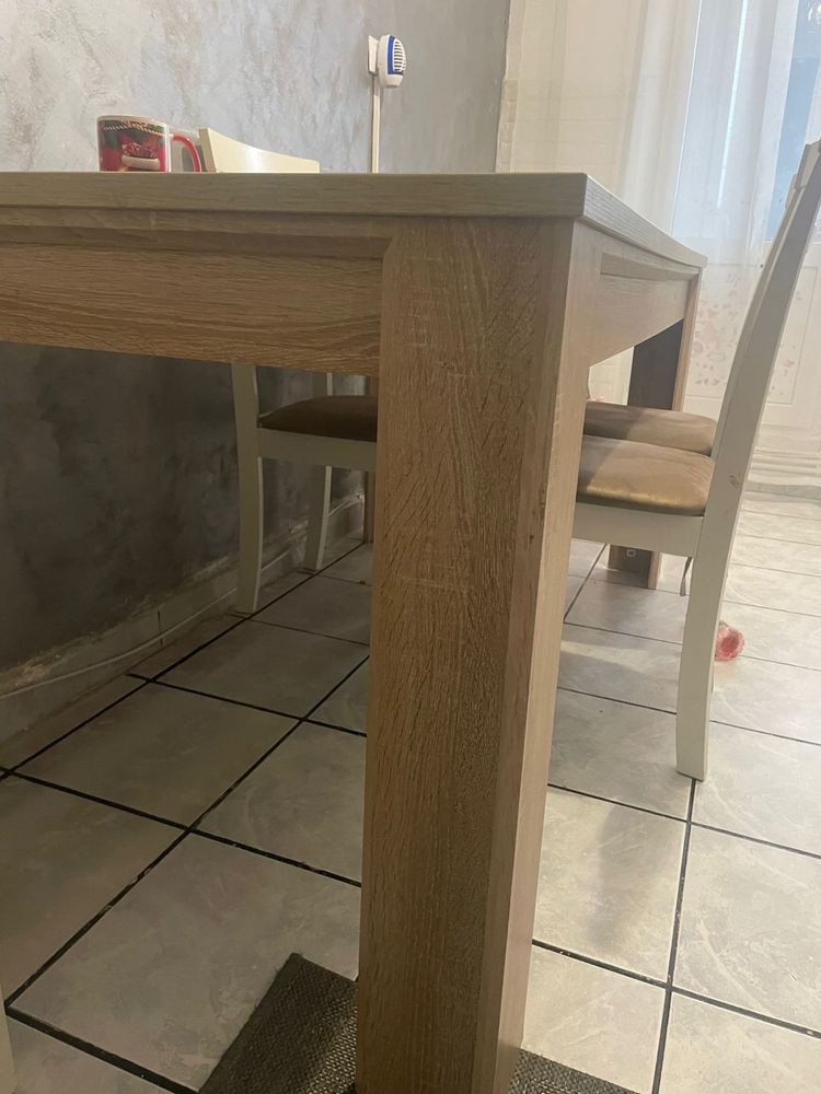 Masa de vanzare ca noua
