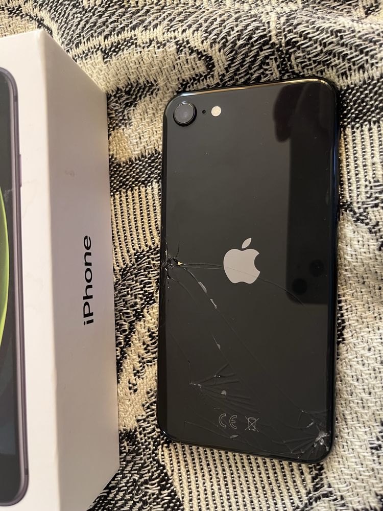Iphone 2020 128gb с оригинална кутия, ново зарядно и слушалки