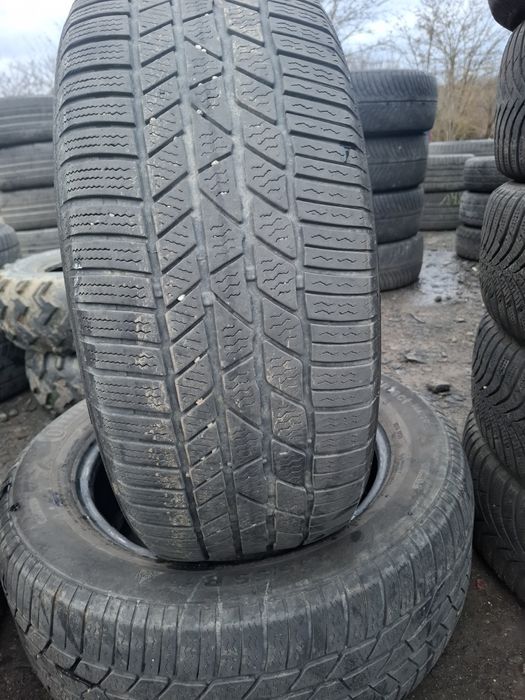 Vand 2 anvelope 235 55 17 continental de iarna