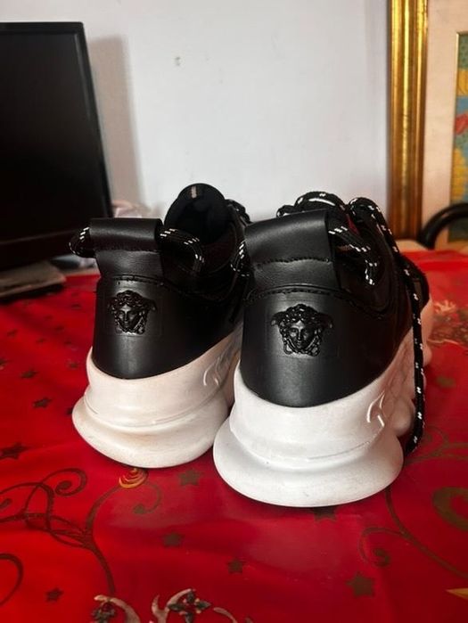 Versace chain reaction