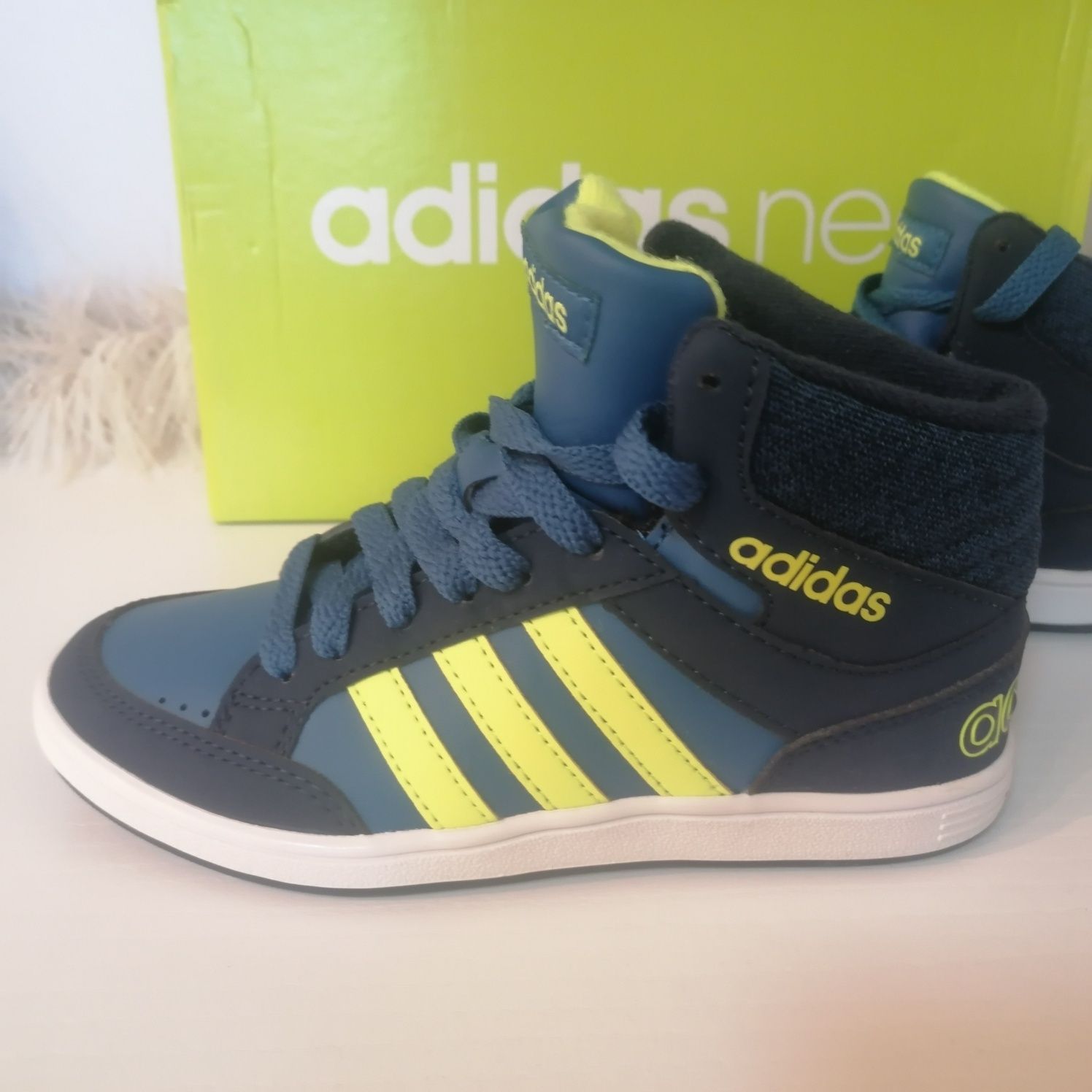31 номер adidas neo кецове