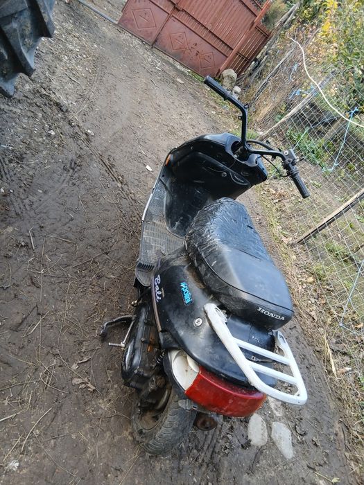 Vând scuter honda