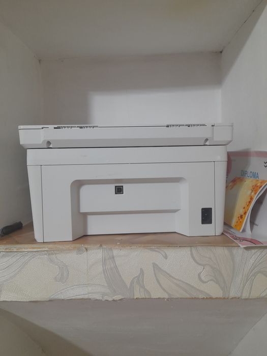 принтер көп қолланылмаған шнурлары бар