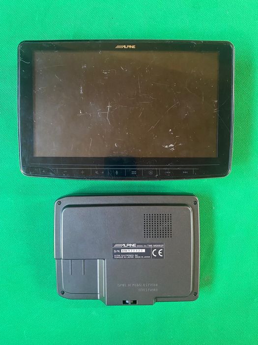 Alpine-monitor multimedia auto