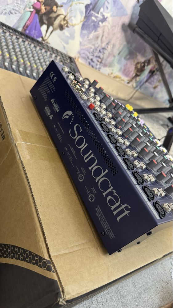Микрофон Shure микшерный пульт soundcraft