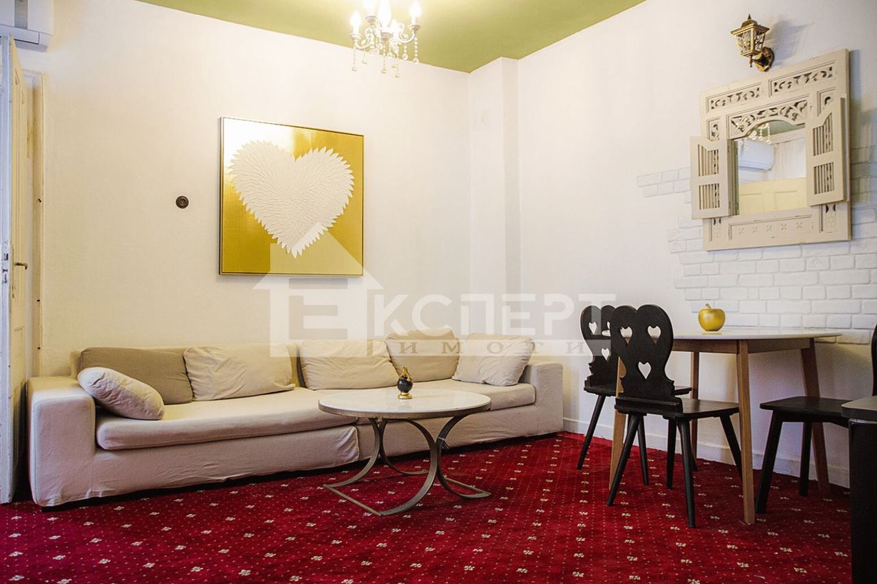 Продава се Тристаен апартамент в Пловдив, Център - 88 кв.м за 2023 €/кв.м - Снимка #1