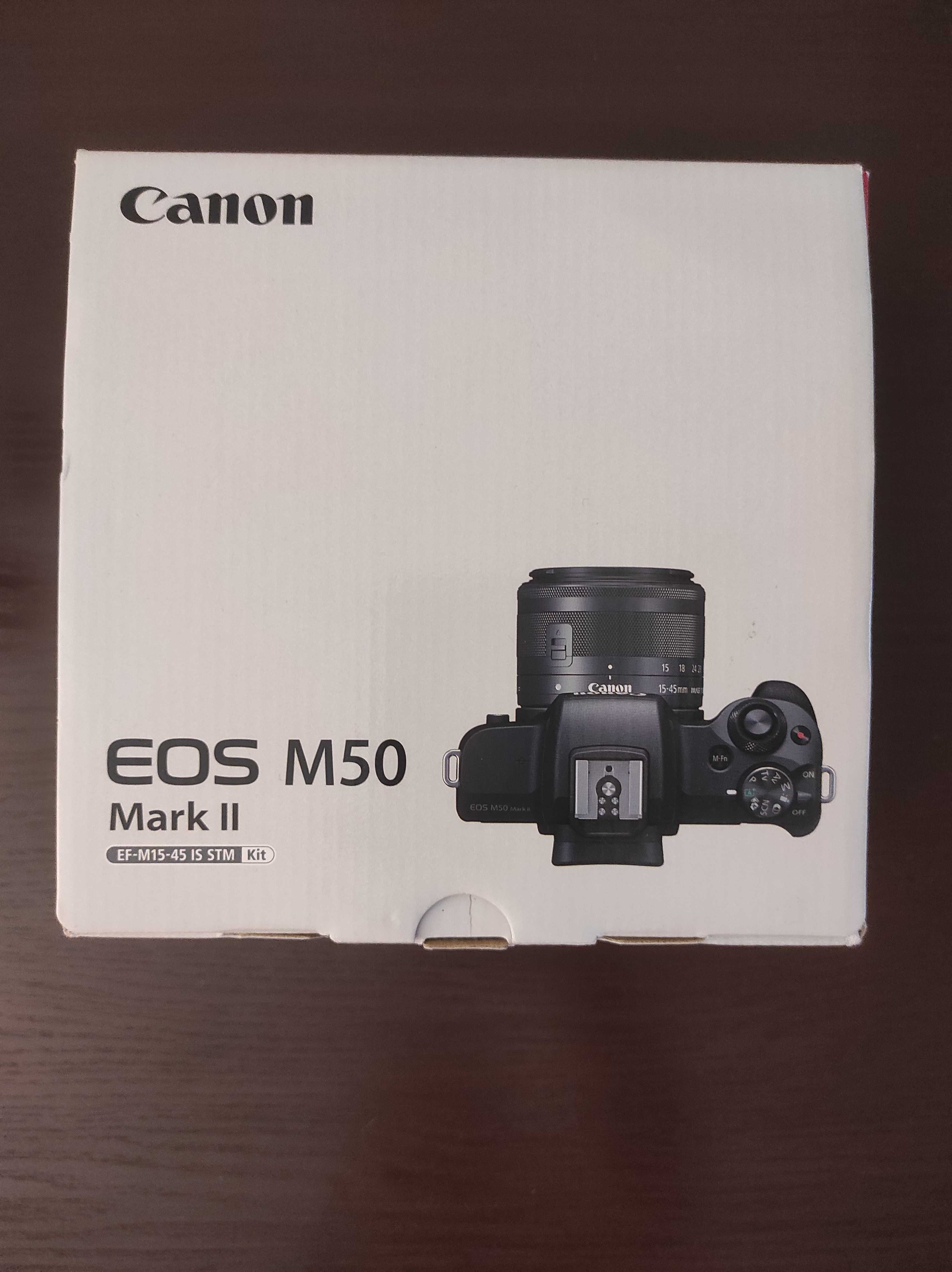 Фотоапарат Canon EOS M50 заедно с карта памет 128 GB