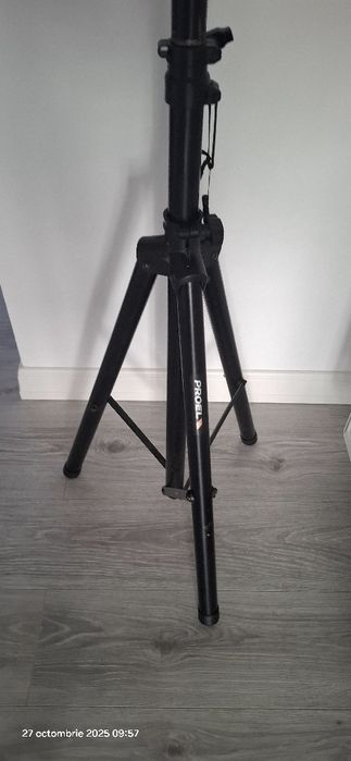 Vând stativ proel