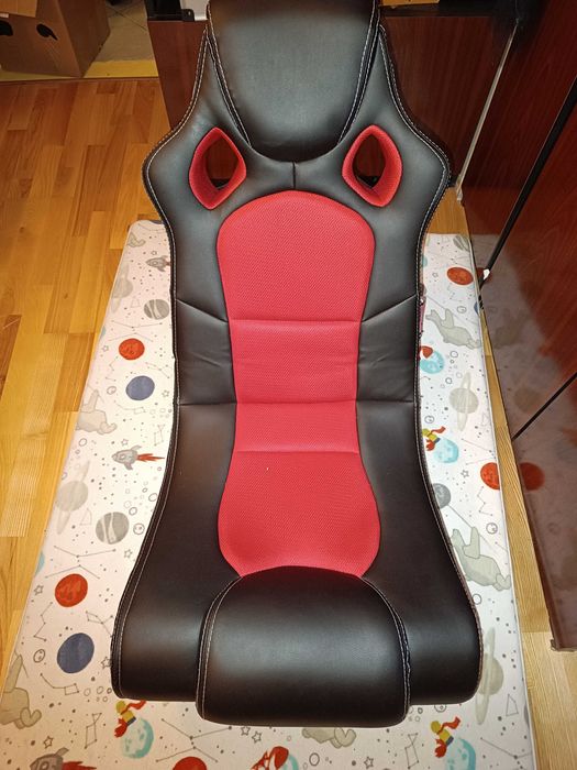 Scaun cu boxe gaming