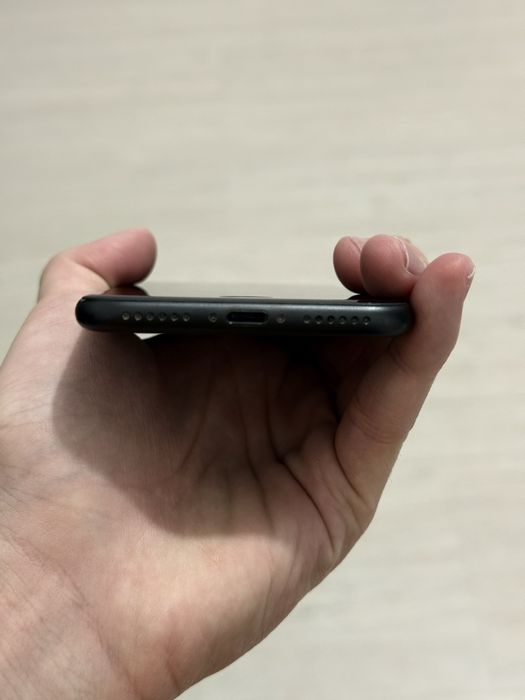 iPhone 7 32GB в хорошем состоянии