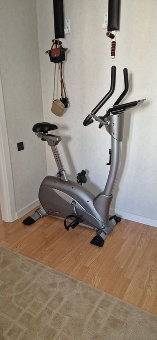 Продам велотренажер Housefit