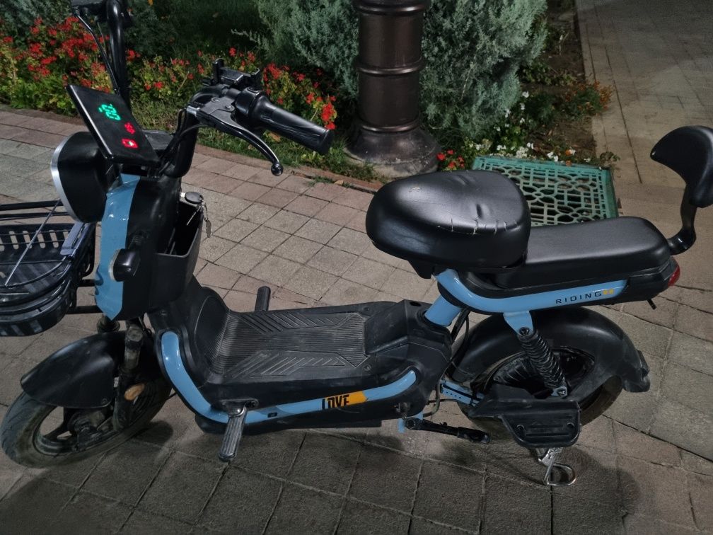 Electro skuter sotiladi