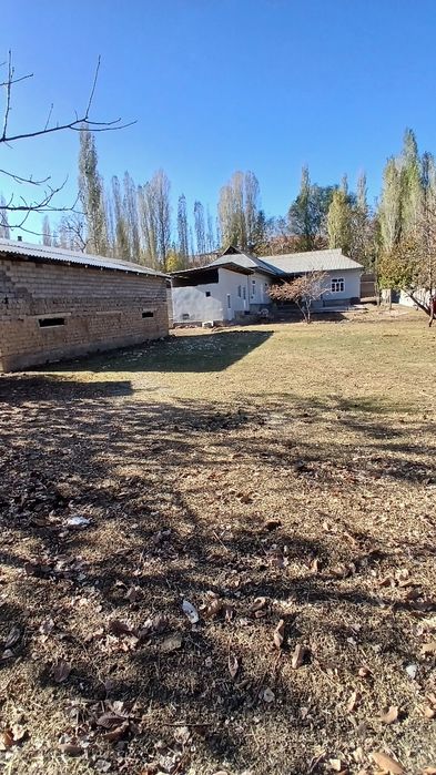 Angren shahar Samarchug‘ mahalasida hovli uy sotiladi.