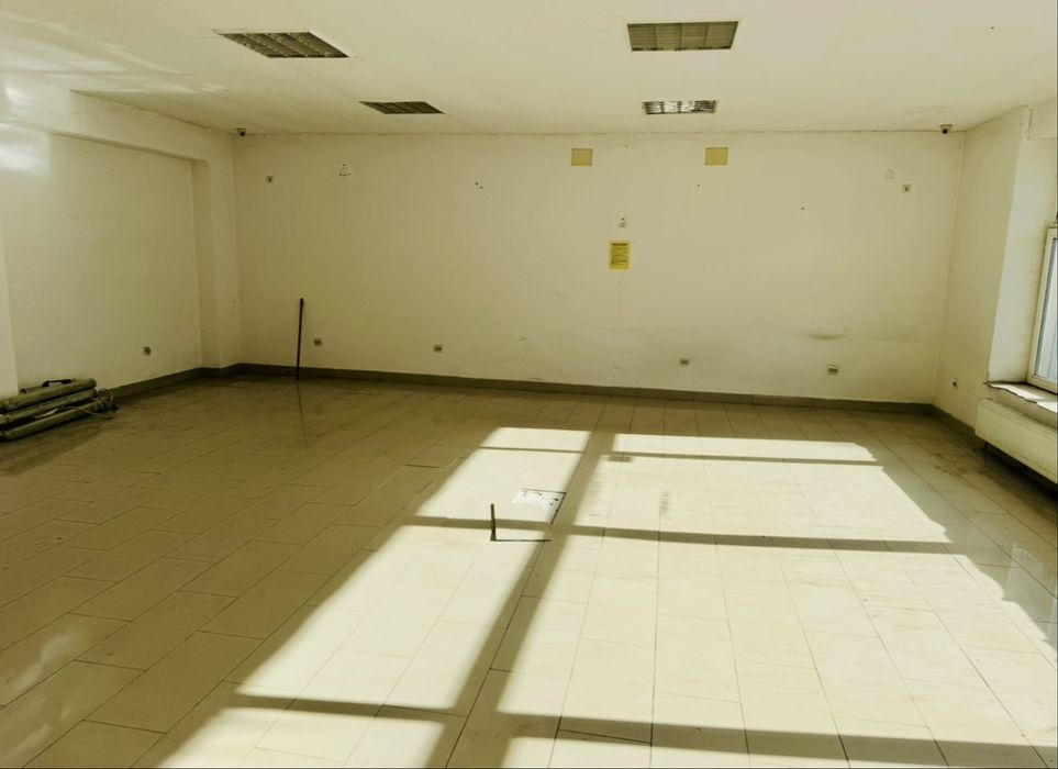 Spatiu comercial de inchiriat la bulevard zona Siraj