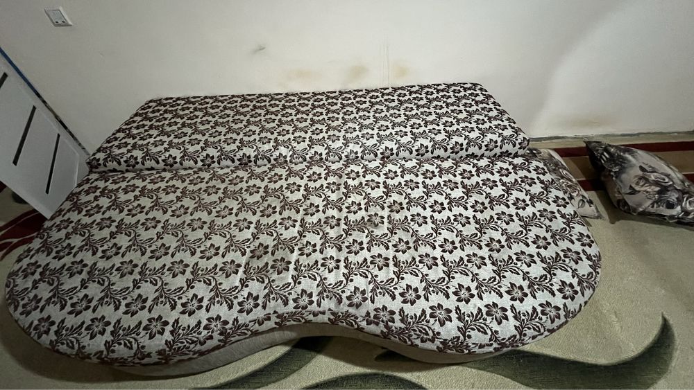 Продам б/у диван средным состояние
