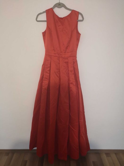 Vând rochii ocazie purtate o singura data