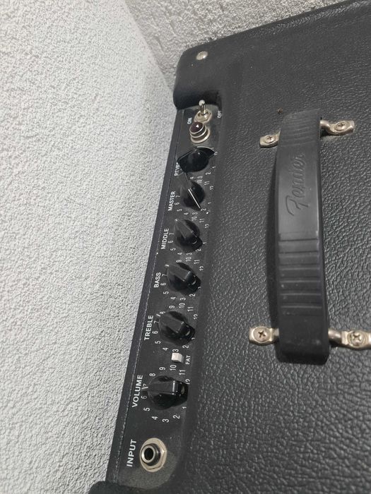 Chitara electroacustica plus amplificator