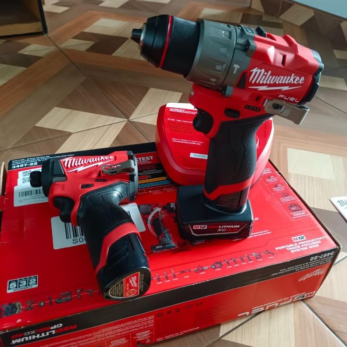 Milwaukee Шуруповерты M12  набор