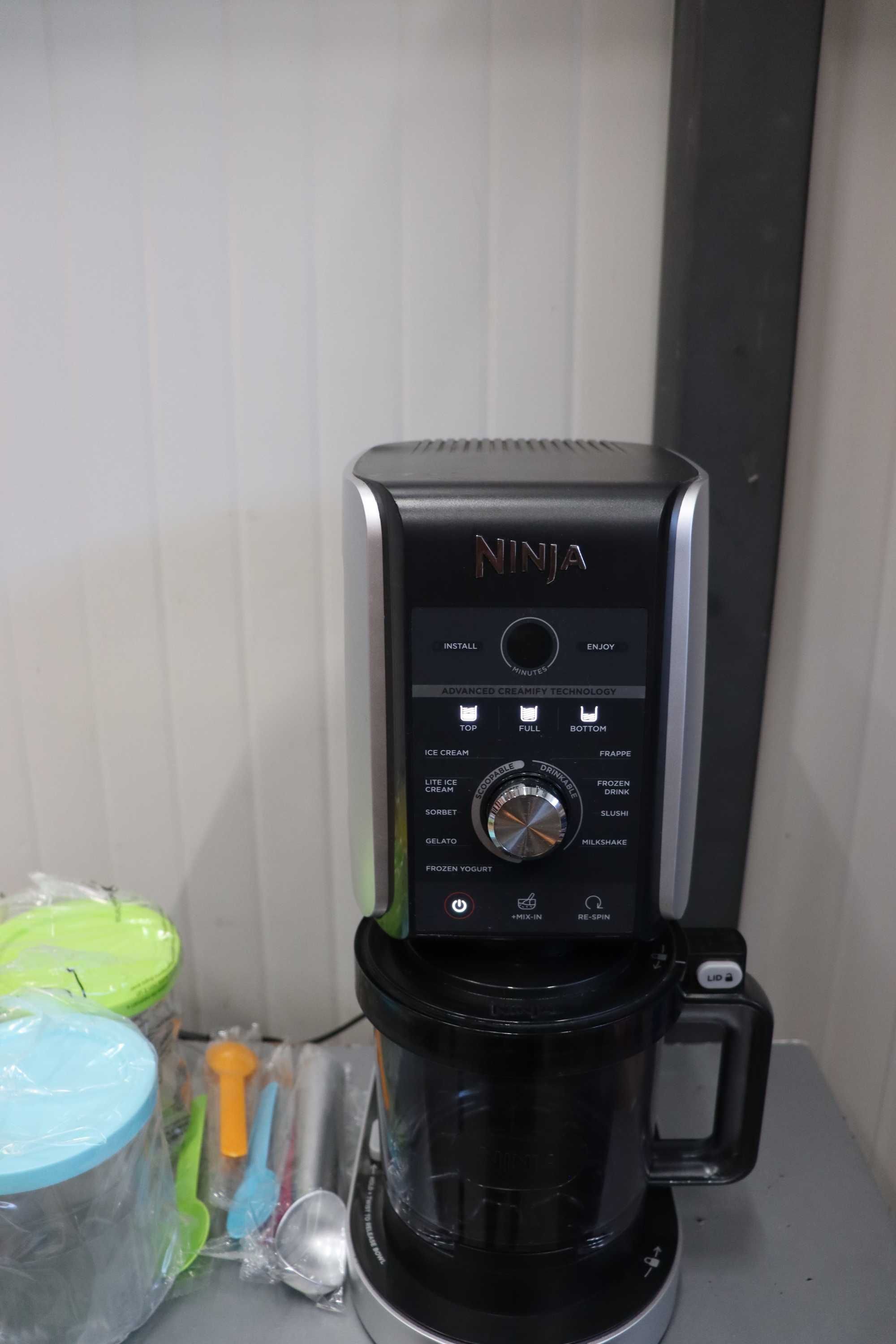 Ninja NC501 CREAMi Deluxe 11в1 сладолед, сорбета, смутита,зам. напитки