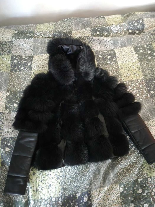 Vand haina din blană naturala de vulpe cu insertii din piele naturală